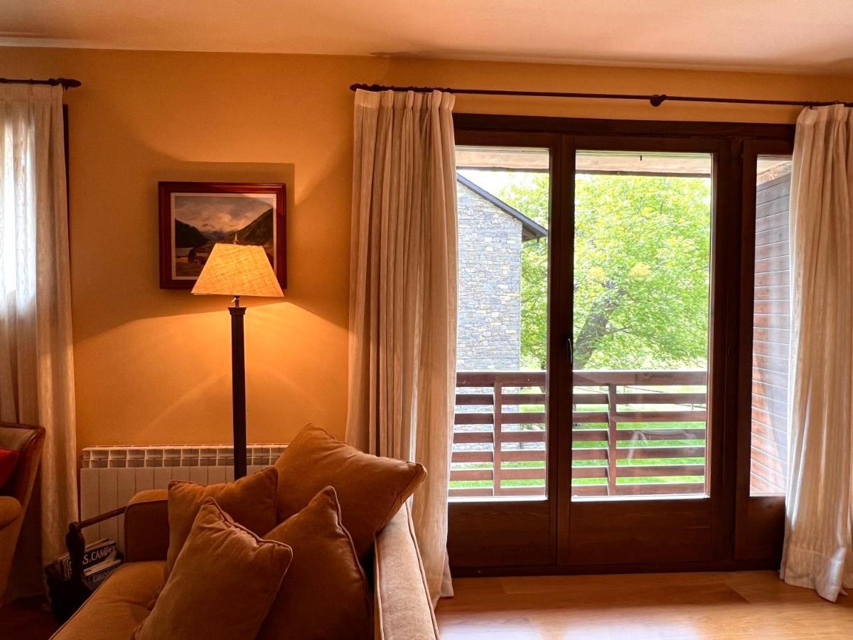Apartament De La Vall Ferrera - L'Amfitriona Areu Exterior photo